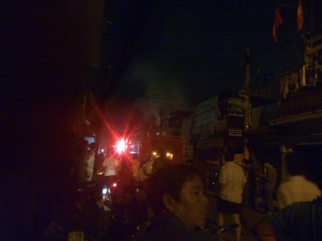 Cháy nhà tại cư Bắc Hải......