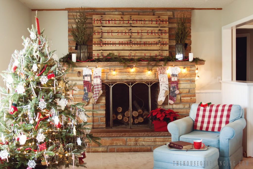 20 Holiday Mantel Decorating Ideas | Homes.com