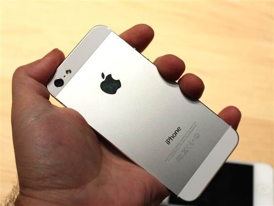 cần bán iphone 5 màu trắng máy đẹp như mới