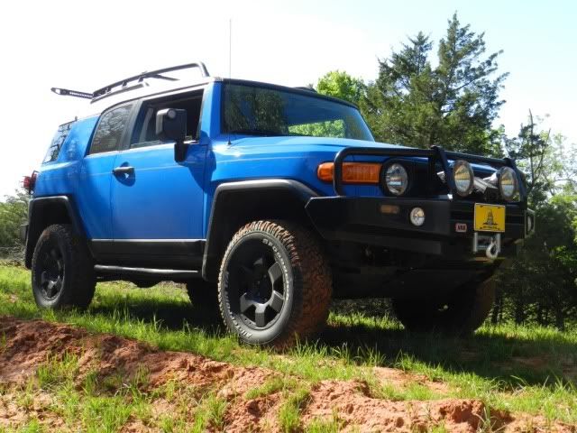 Lifted FJ with 265/70 17 tires. pics please | Toyota FJ Cruiser Forum