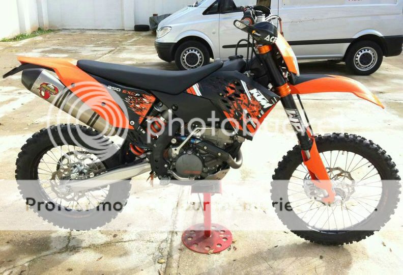 KTM250dcha.jpg
